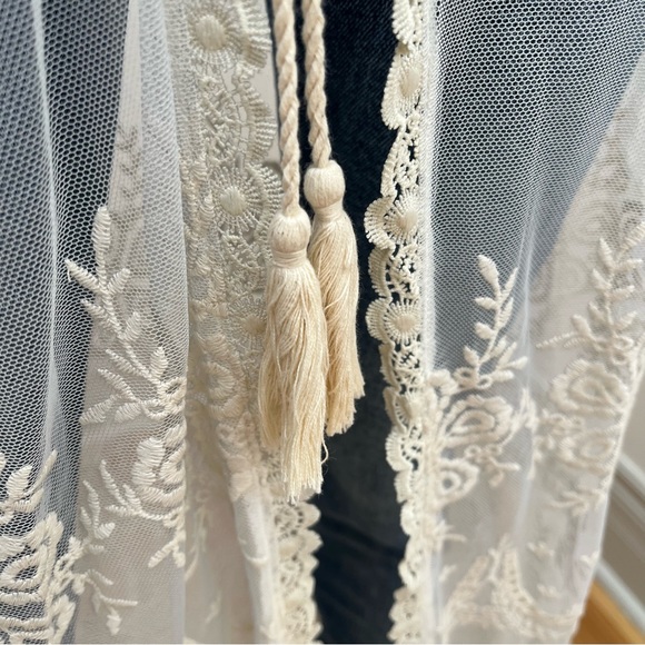 [M] MAIN STRIP Lace Tunic - Picture 8 of 13